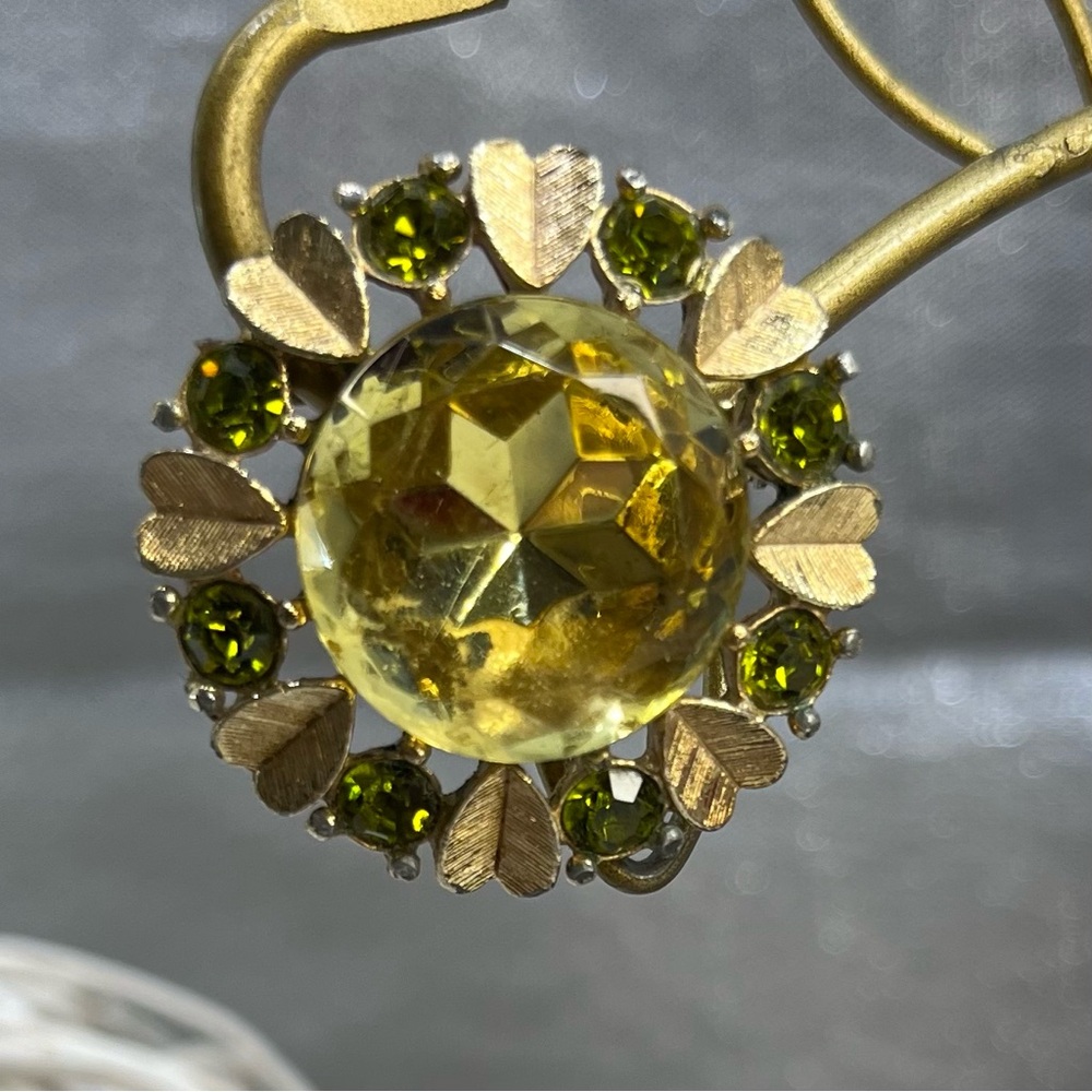 AVON Vintage Brooch - Green and Yellow stones Gold Tone